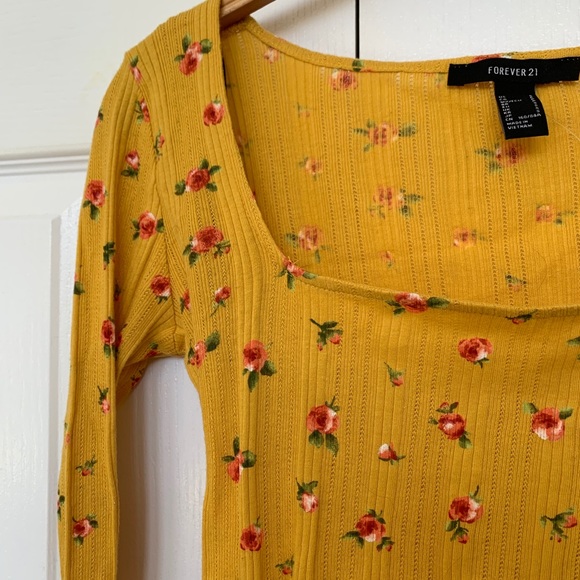 Long Sleeve and Cropped Sweater - Picture 3 of 8